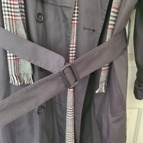 LONDON FOG WOMEN’S TRENCH COAT, Size 12 PET. With Belt, Scaft, Good Condition - Picture 13 of 16